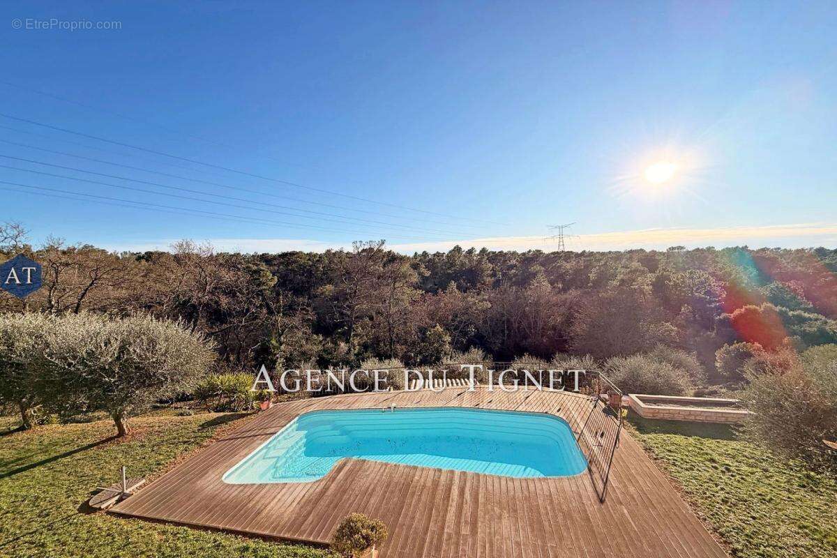 Maison à SAINT-CEZAIRE-SUR-SIAGNE