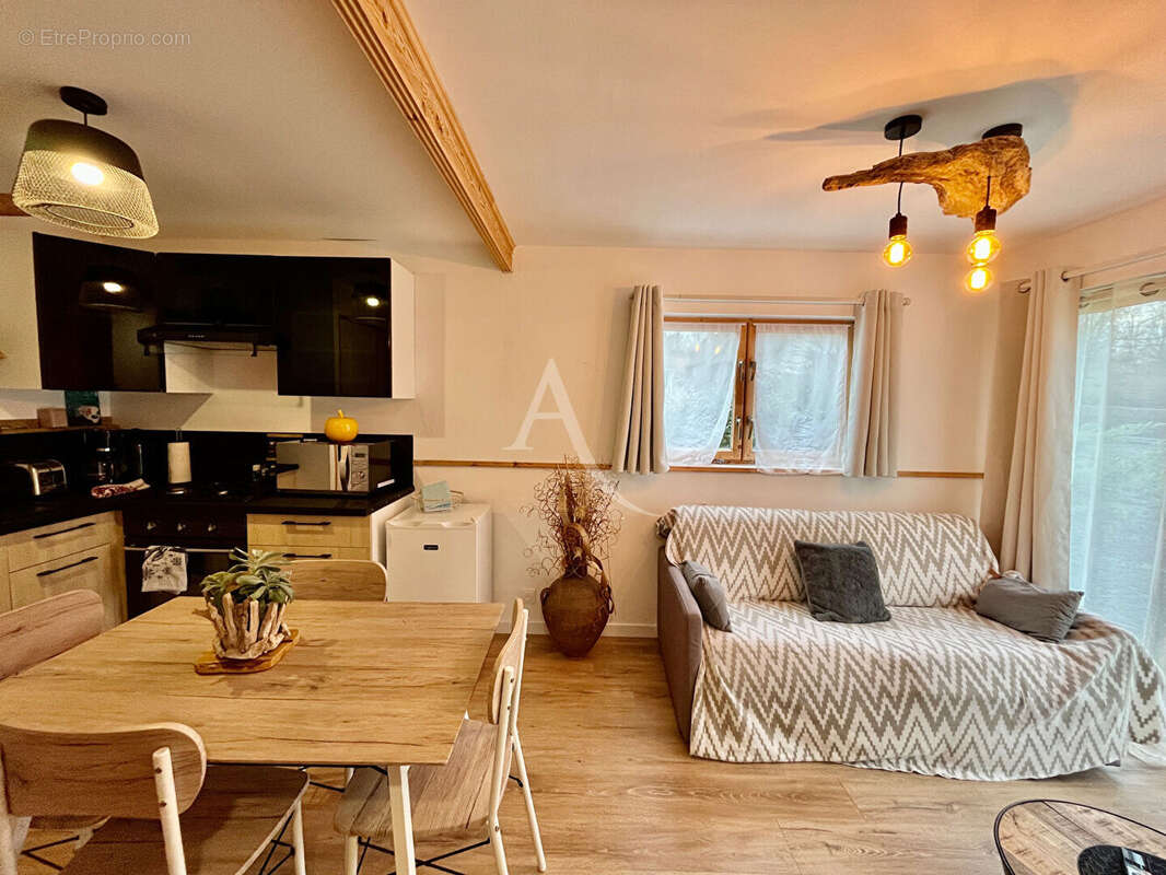 Maison à LA MADELAINE-SOUS-MONTREUIL