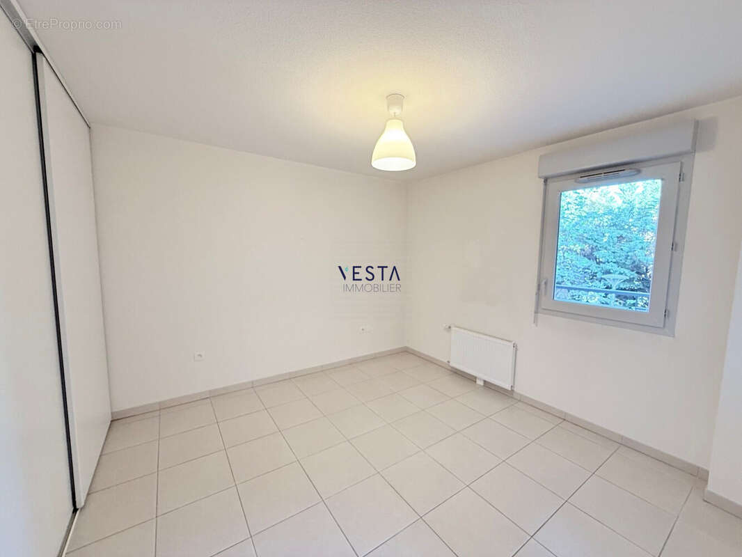 chambre avec placard - Appartement à TOULOUSE