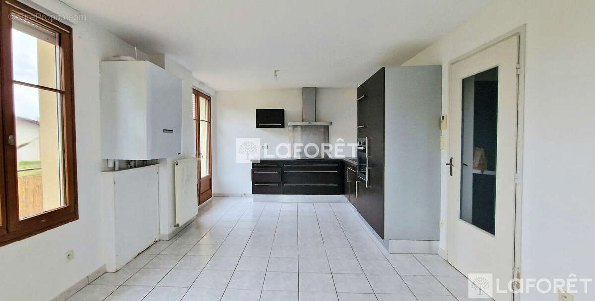 Appartement à FRASNE