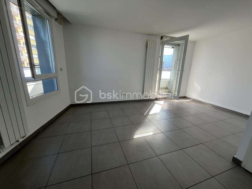 EXCLUSIVITÉ : Vivez au Sommet – T3 avec Balcon Panoramique de 25 m² - photo 5