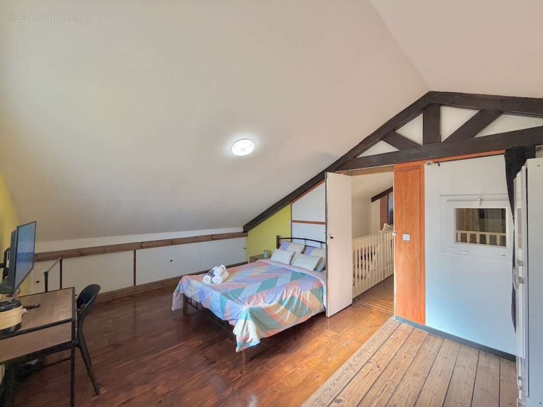 À vendre – Villa T11 d'exception avec piscine, jacuzzi et fort potentiel locatif – Mont-Vert-les-Bas (Saint-Pierre) - photo 15
