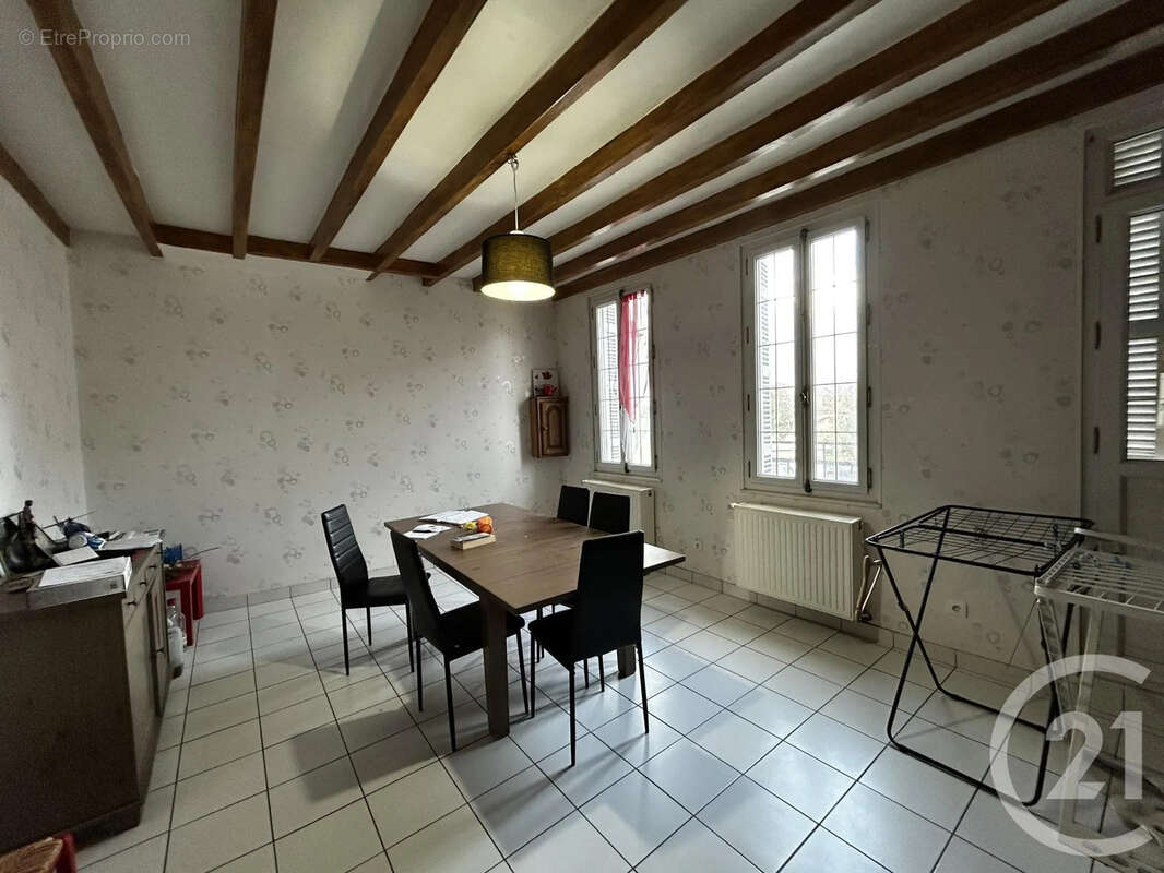 Maison à LA ROCHE-CHALAIS
