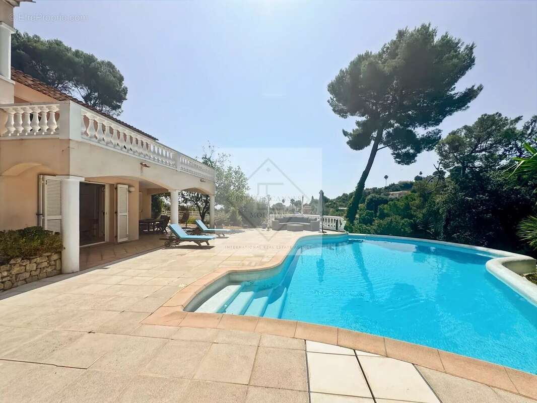 À vendre – villa de charme vue mer à antibes, calme absolu - photo 17