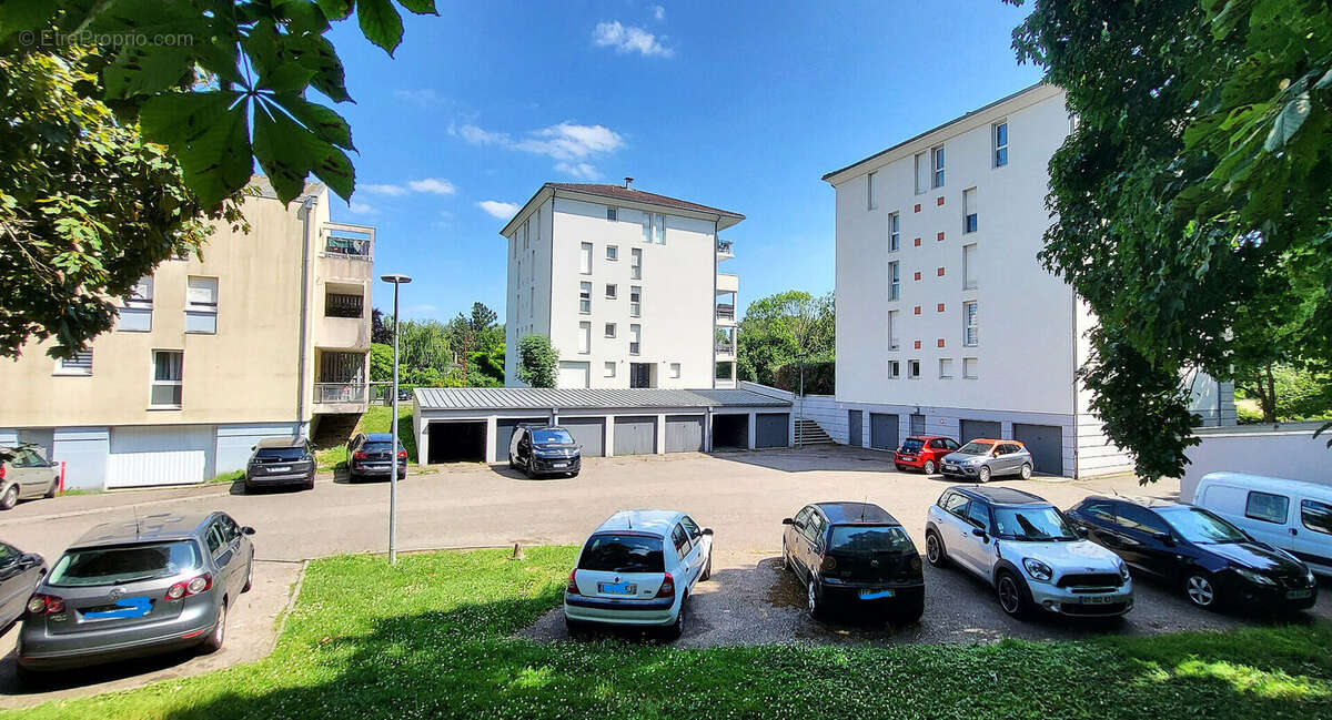 Appartement  4 pièce(s) 76.83 m2 - Garage - Cave et Balcon - photo 2