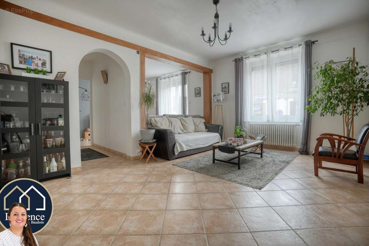 Maison à TREMBLAY-LES-VILLAGES