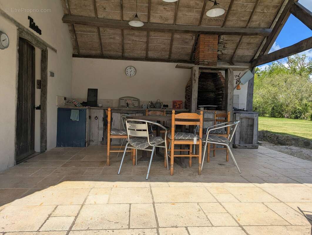 Maison à BRIGUEIL-LE-CHANTRE