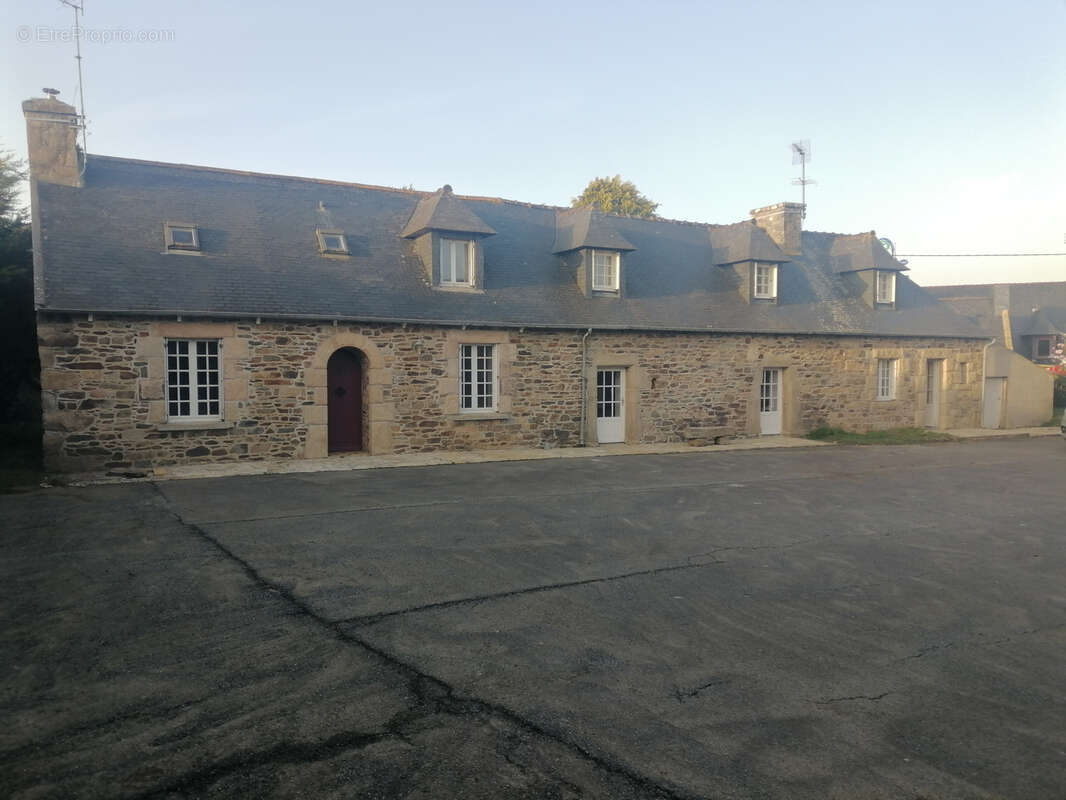 Maison à PLOUGUIEL