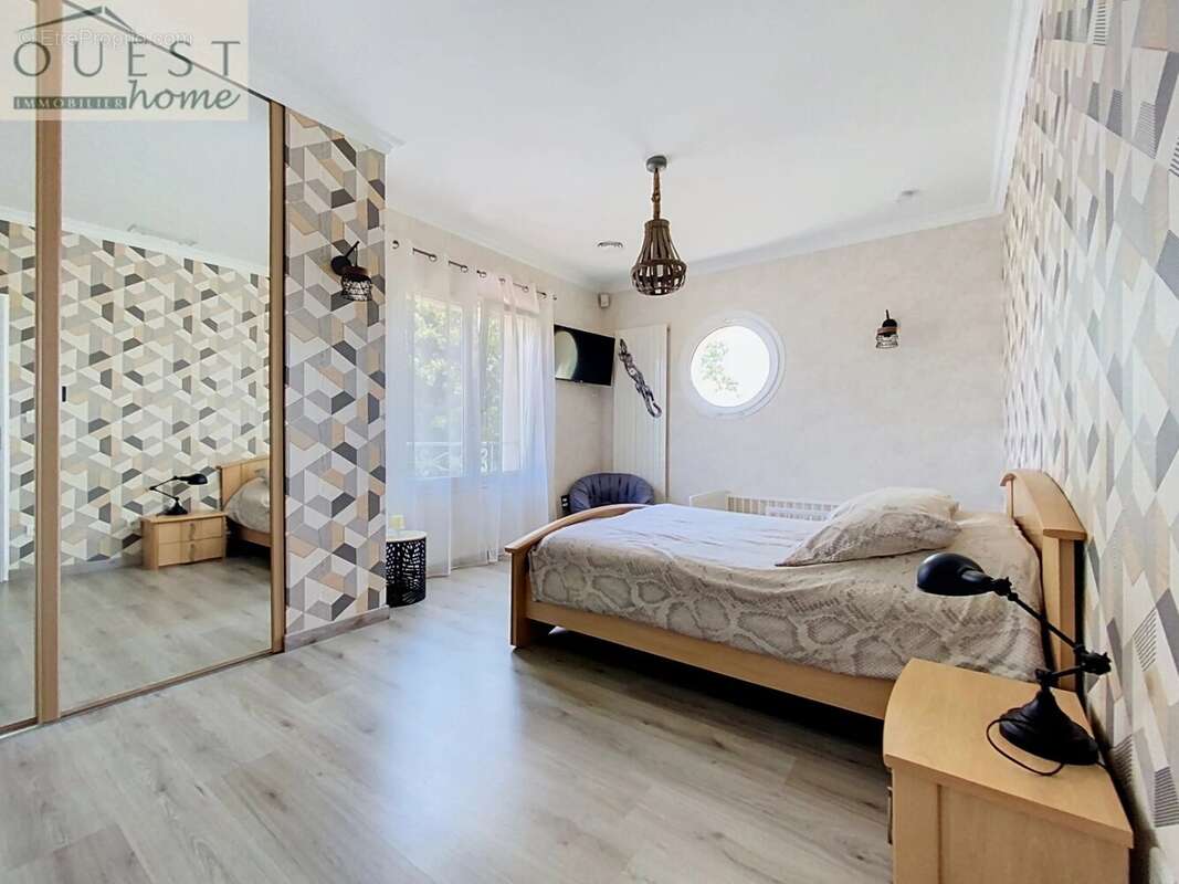 Propriété familiale de 5 chambres, 314m2 avec vue sur les mo - photo 11