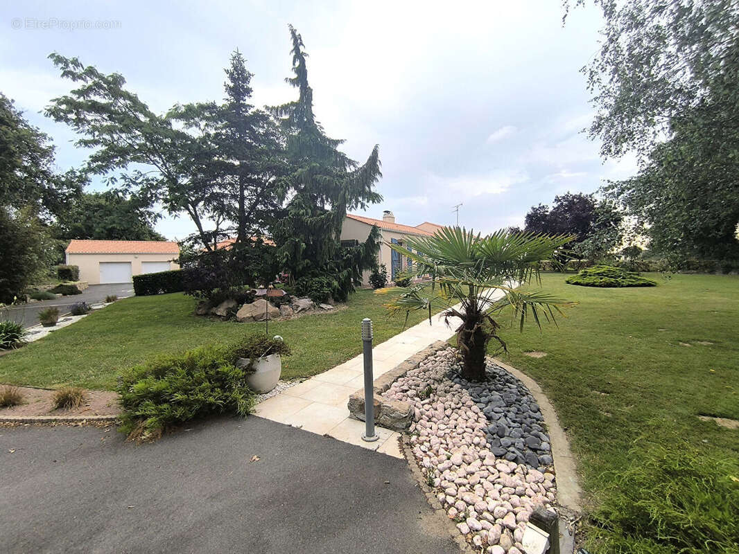 Maison à COMMEQUIERS