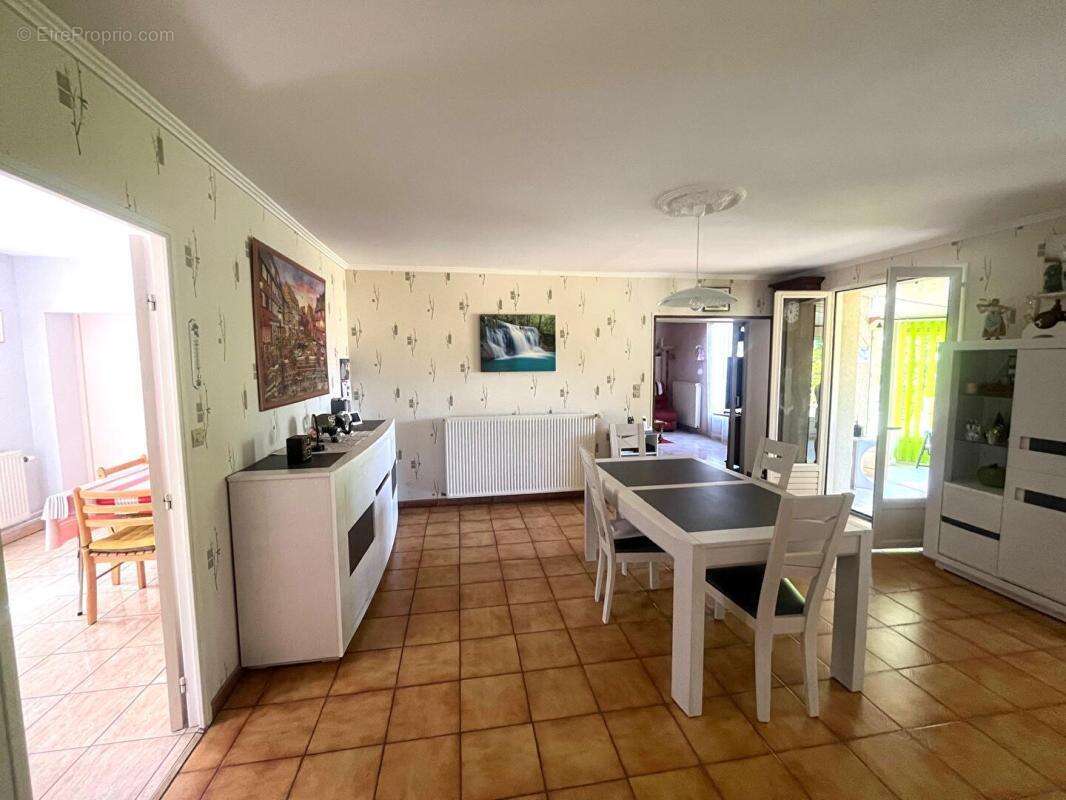 Maison  5 pièce(s) 109 m2 avec garage et dépendances - photo 5