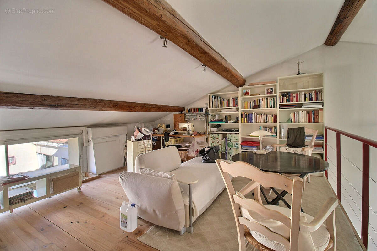 Appartement à MAUGUIO