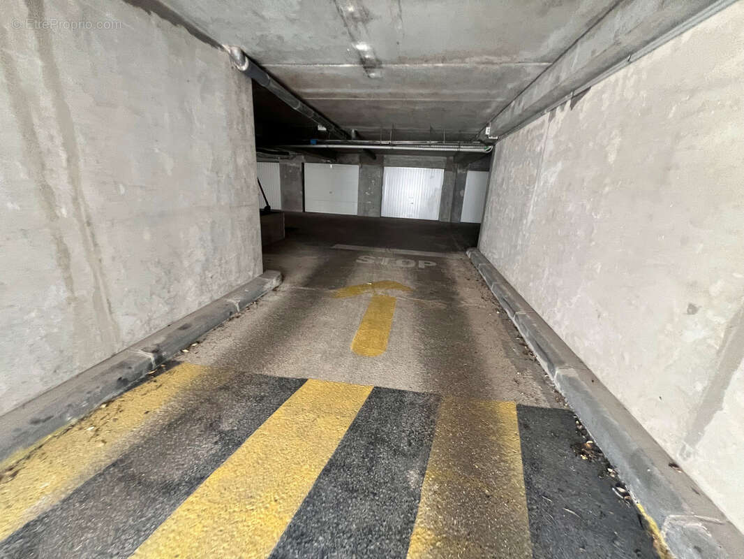 Reims residence secteur rue de cernay - opportunite - parking couvert ferme 13.15m2 - photo 7