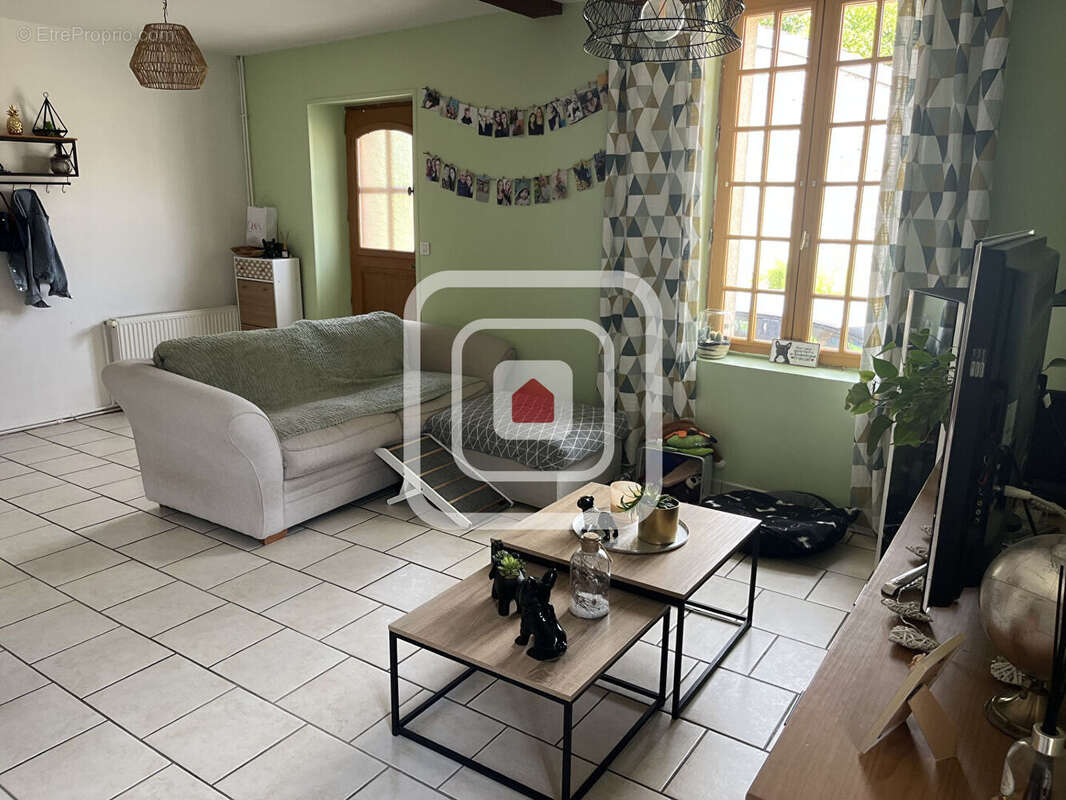 Maison à BOURG-ET-COMIN