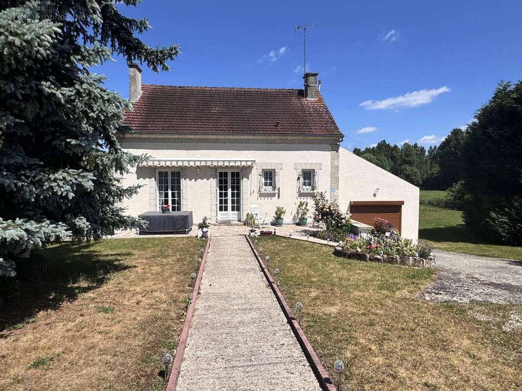 Maison à VIC-SUR-AISNE