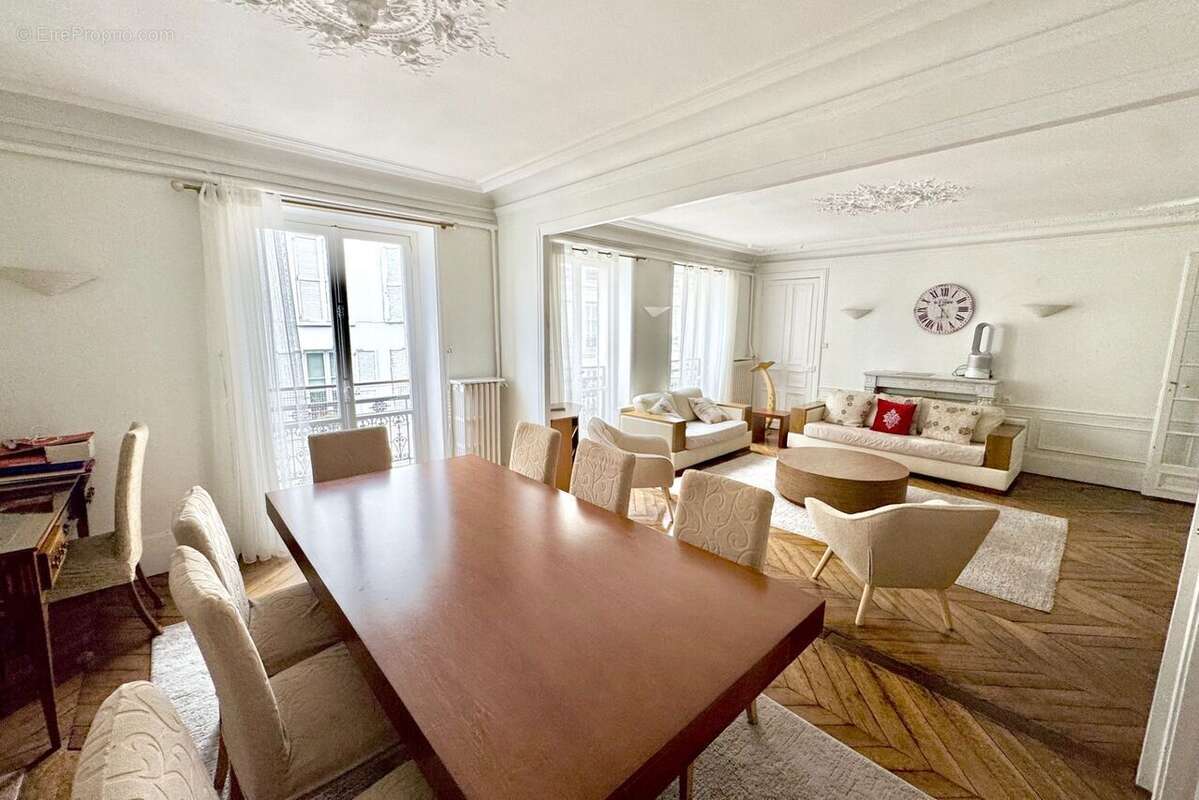 Appartement à PARIS-10E