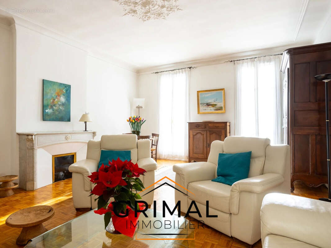 Appartement à MARSEILLE-1E