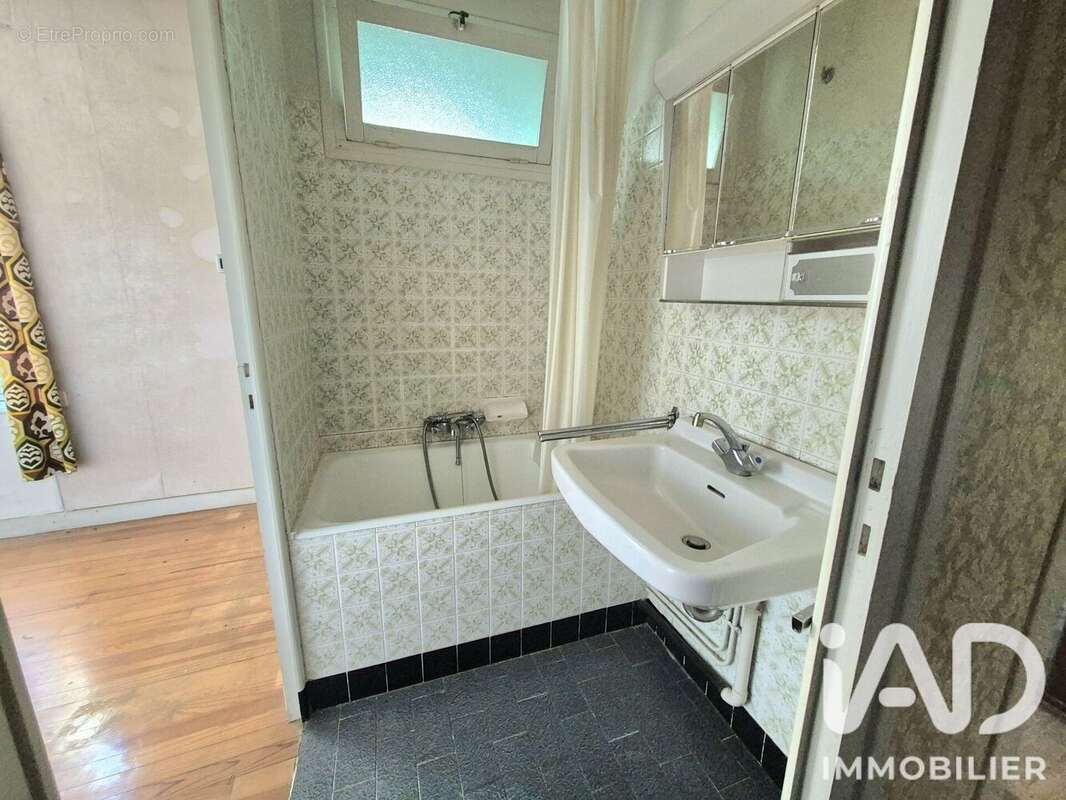Photo 6 - Maison à NOIRETABLE