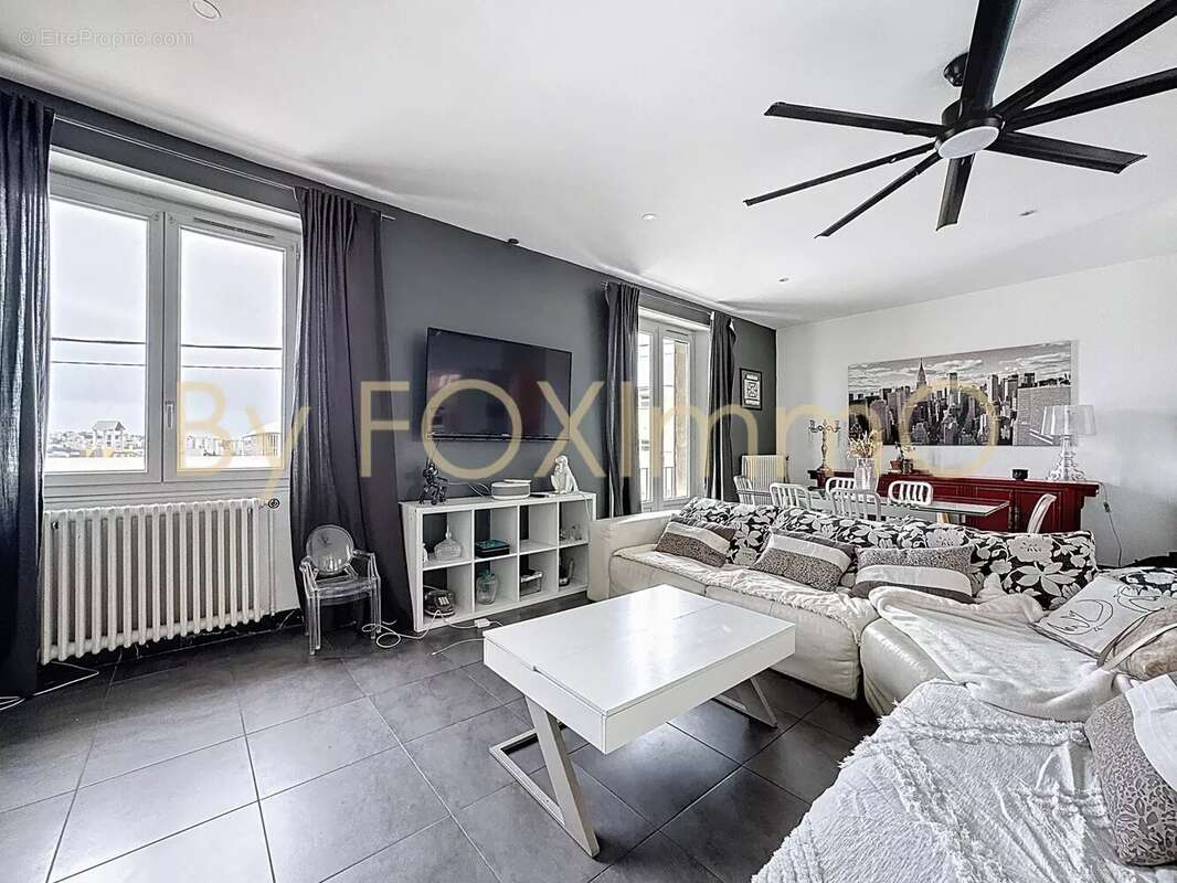 Appartement à SAINT-LAURENT-DU-VAR