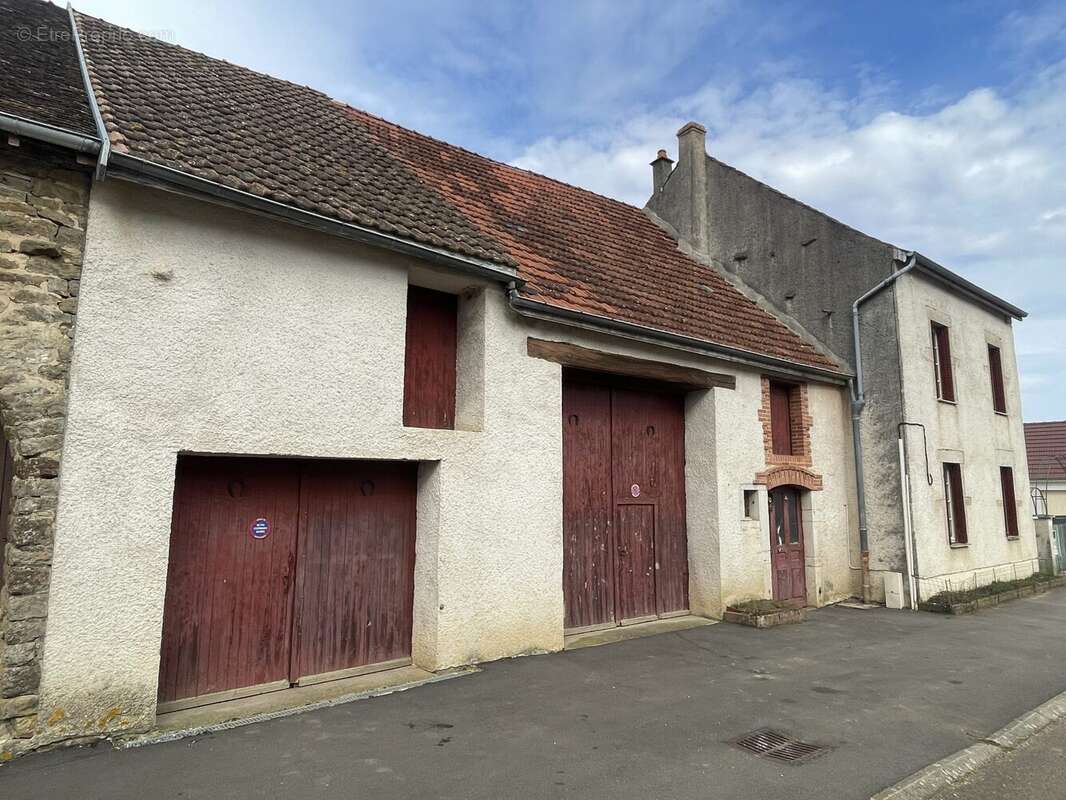 Maison à VIC-DES-PRES