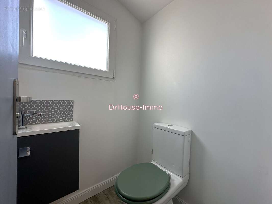 Maison 104 m² à Ruelle-Sur-Touvre  - photo 9