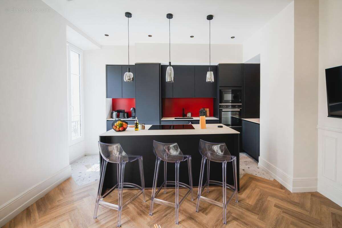 Appartement 4 pièces – 98 m² (HC) – Balcon – Aperçu mer – Vendu entièrement meublé - photo 2