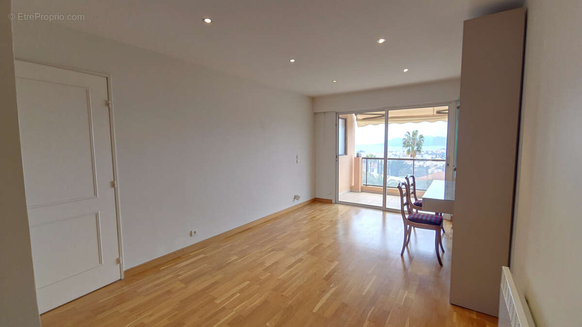 LE CANNET à vendre 3 pièces 87 m2 vue mer terrasse garage et cave au calme absolu - photo 5