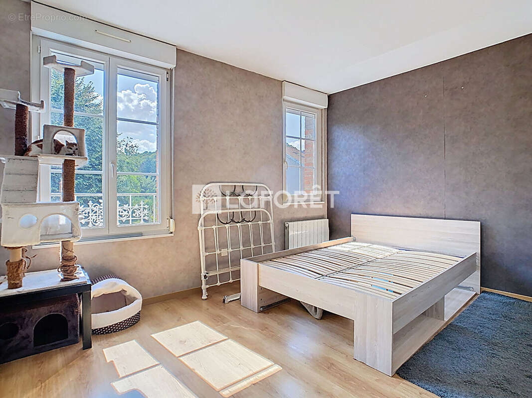 Maison à VIENNE-LE-CHATEAU