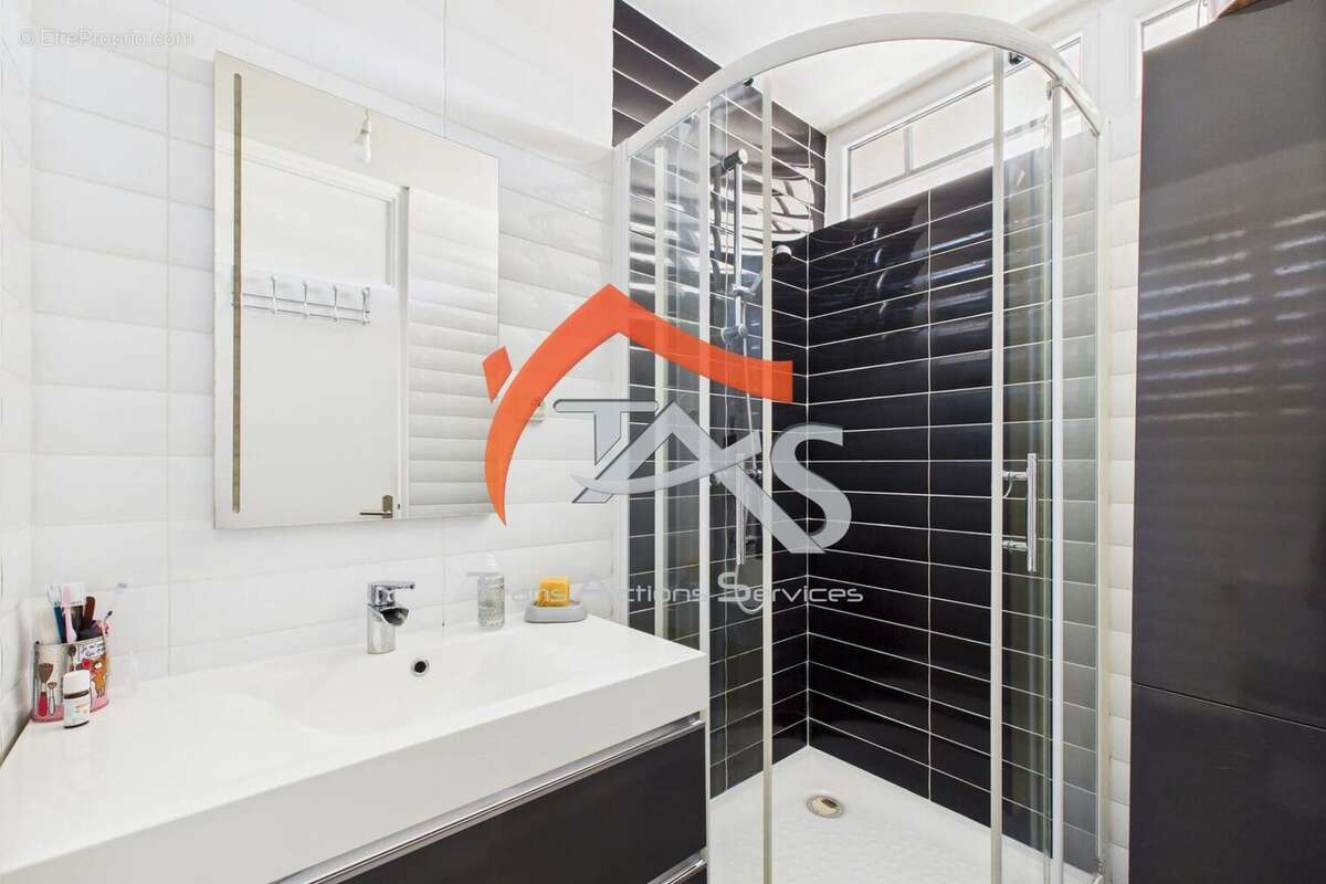 Appartement à SAINT-PRIEST-EN-JAREZ