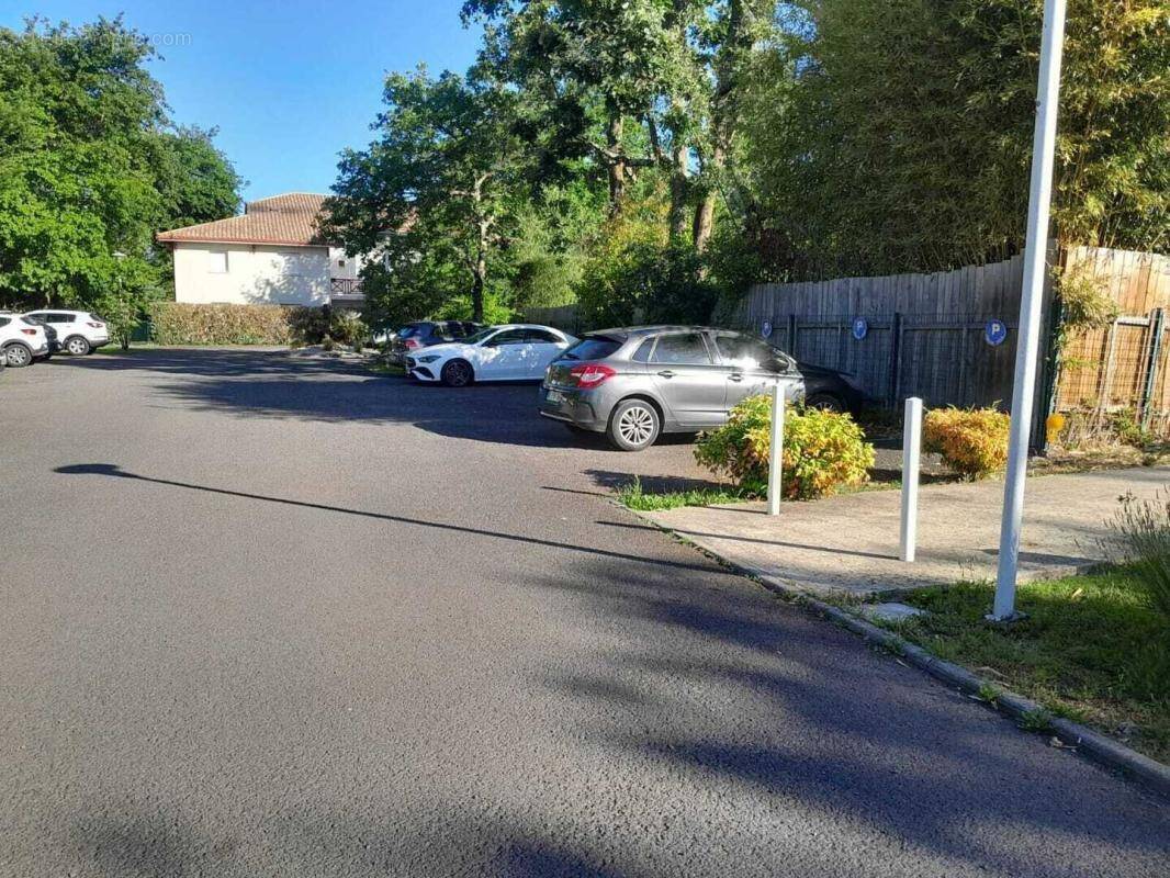 Parking à LANTON