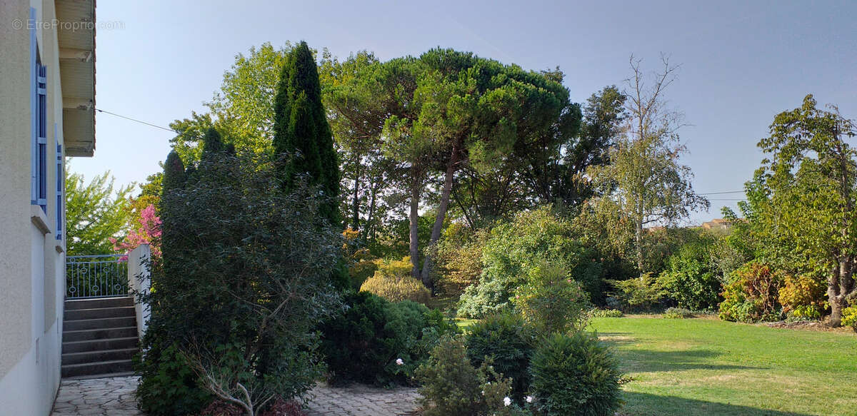 Maison à SAINT-NICOLAS-DE-LA-GRAVE