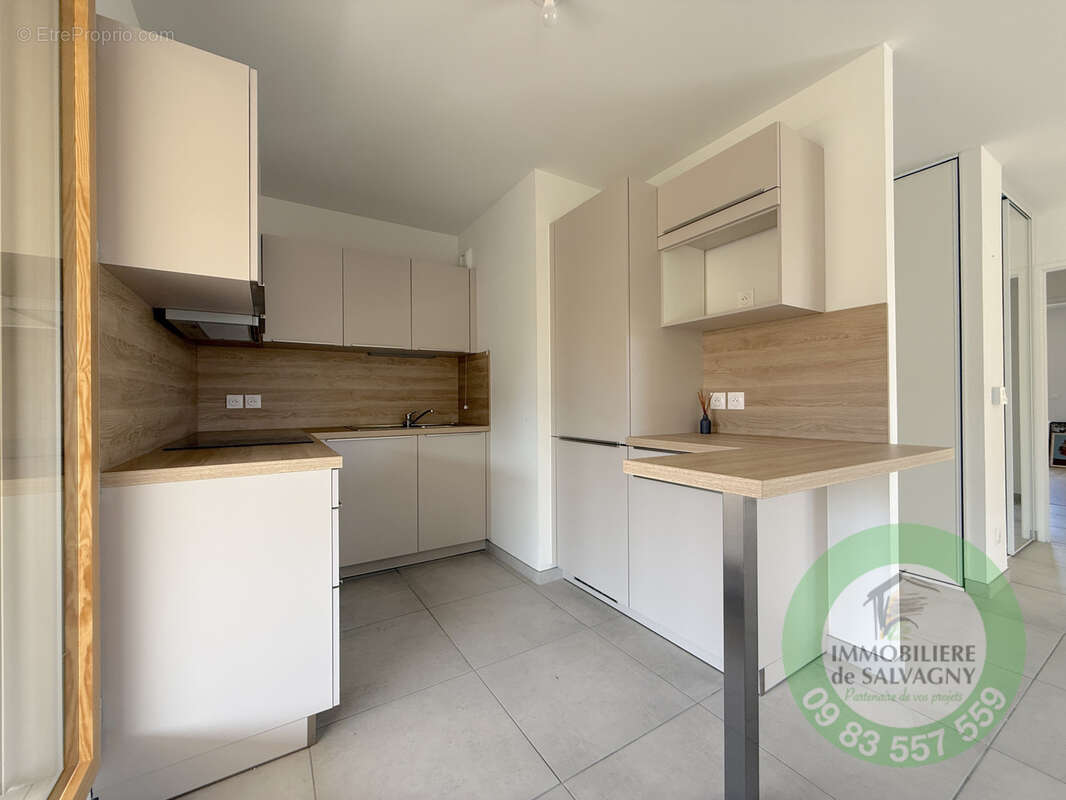Appartement à LA TOUR-DE-SALVAGNY