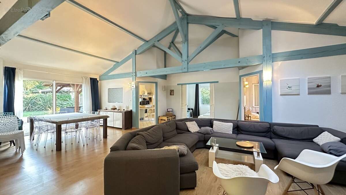 Entre Forêt Landaise et Art de Vivre  Ensemble de deux maisons sur 1638 m² de terrain boisé. - photo 3