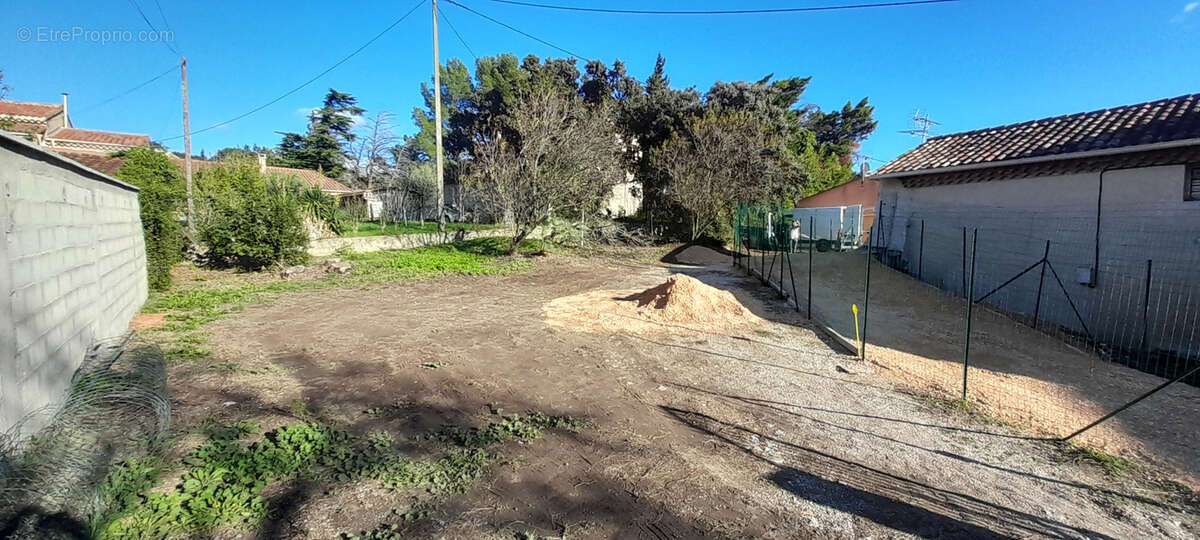 Terrain à CAUMONT-SUR-DURANCE