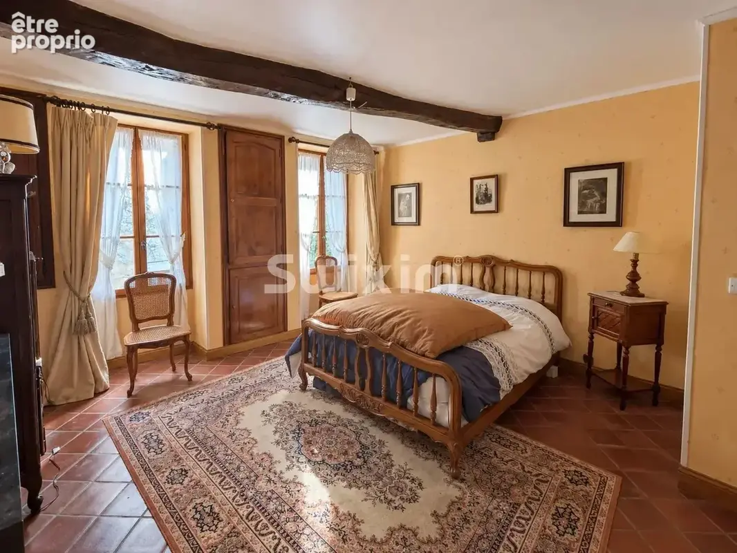L'isle-sur-serein – une tour du xiiiᵉ siècle, cinq chambres et 271 m² d'histoire à habiter - photo 10