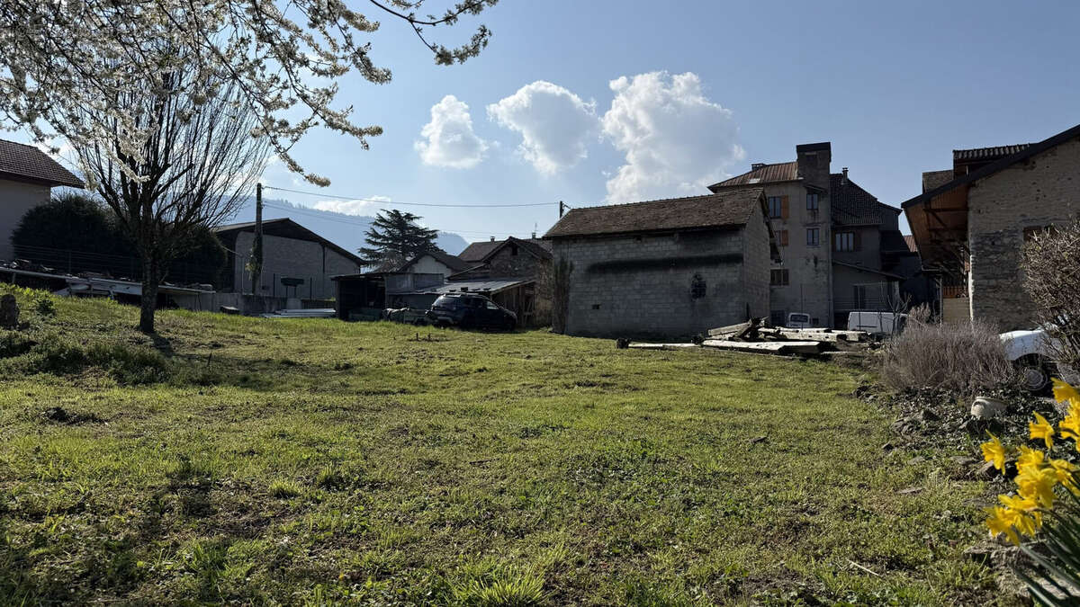 Terrain à PERRIGNIER