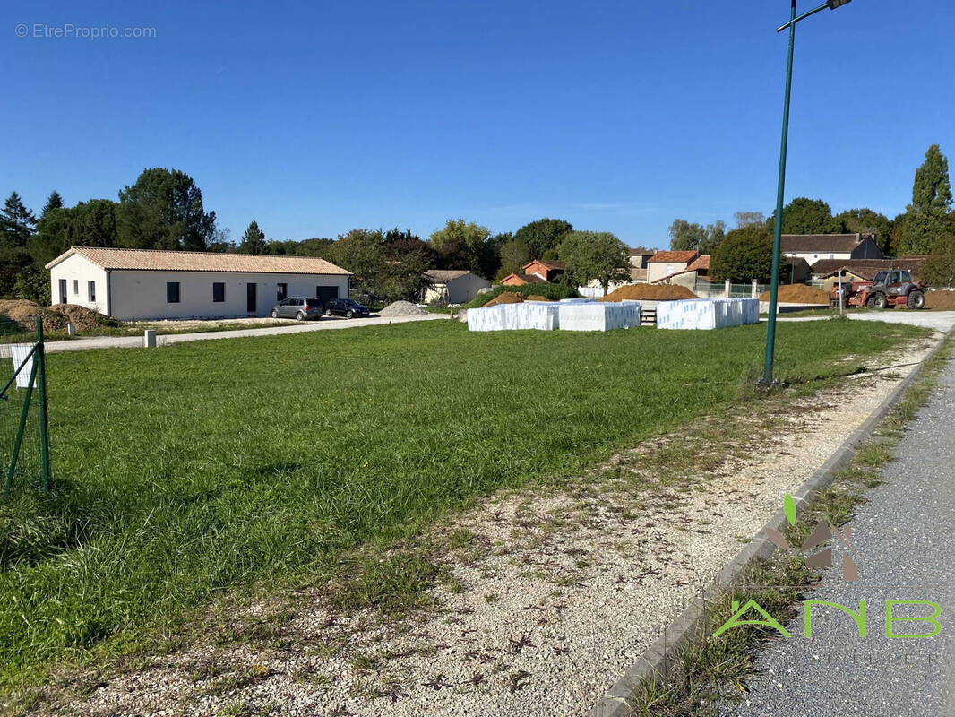 Terrain à TAPONNAT-FLEURIGNAC