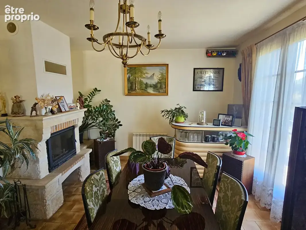 À VENDRE -Maison familiale de type 6 avec grand terrain clôturé, à moins de 10 minutes de Figeac - photo 3
