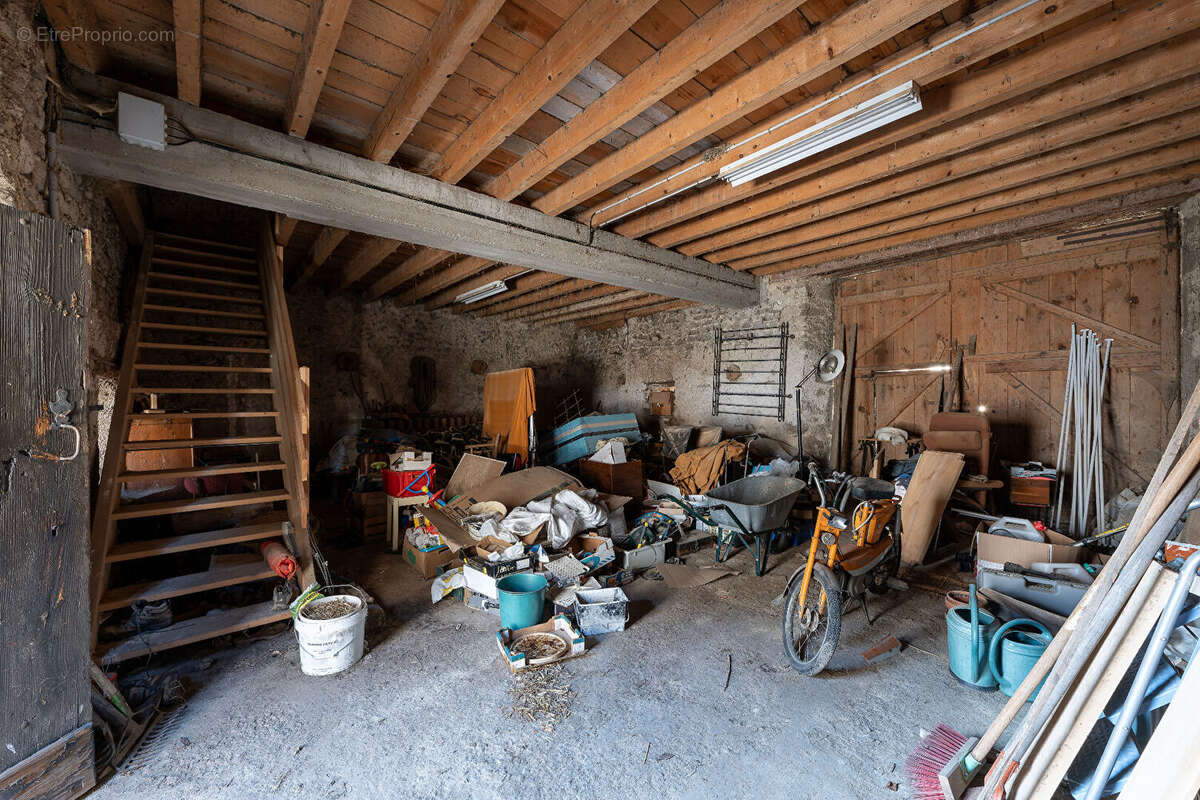 Maison à CHAMPAGNAT-LE-JEUNE