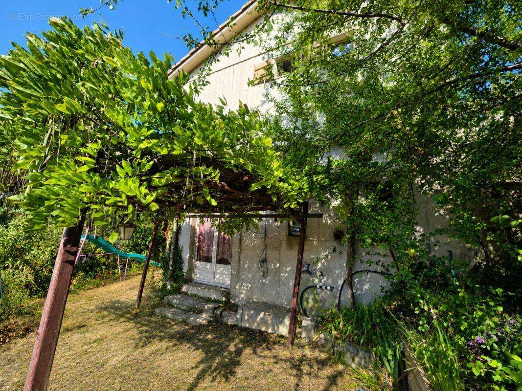 Maison 61 m² à Vailhauques  - photo 4