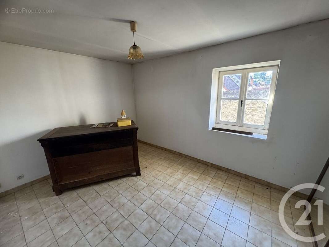 Maison à CHATEL-CENSOIR