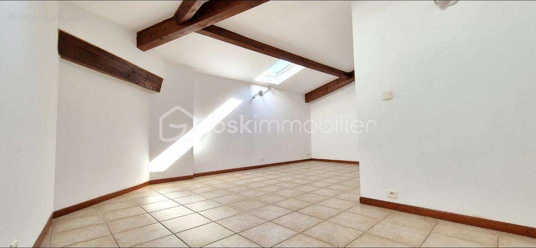 Appartement à NEOULES