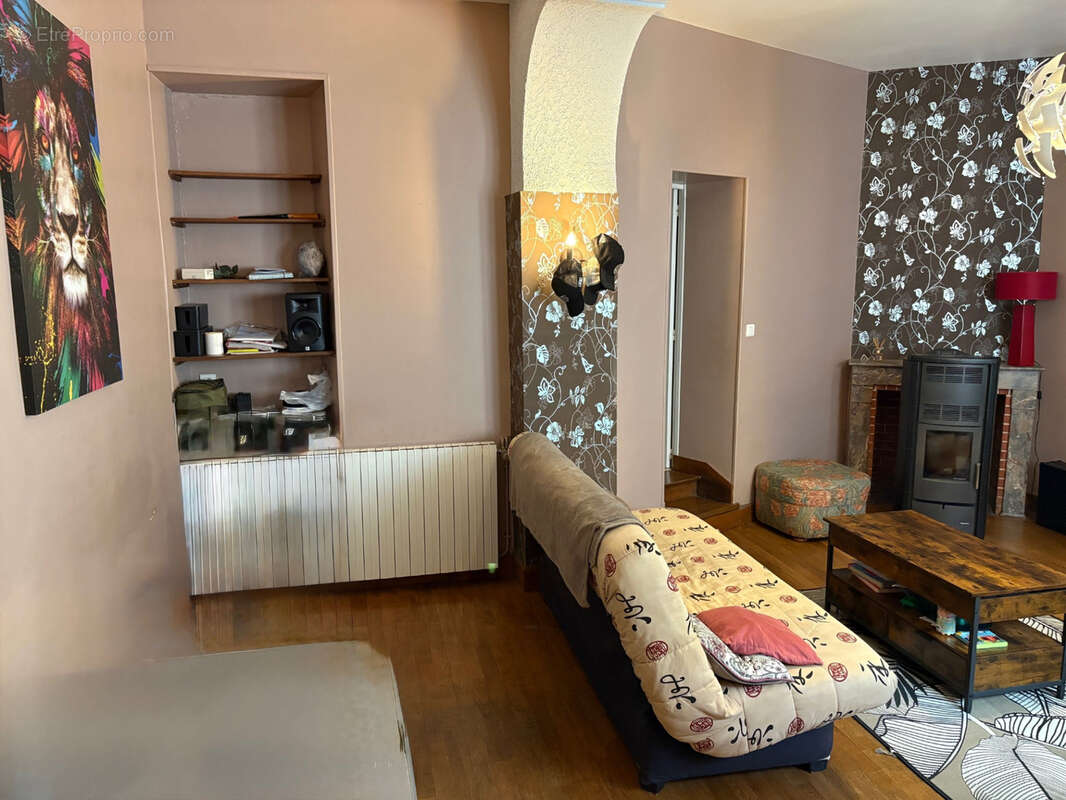 Coussac Bonneval maison de 6 pièces  proche des commerces avec cour et garage - photo 10