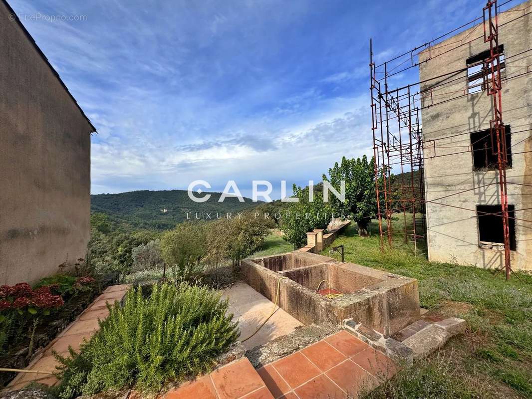 Terrain à PLAN-DE-LA-TOUR