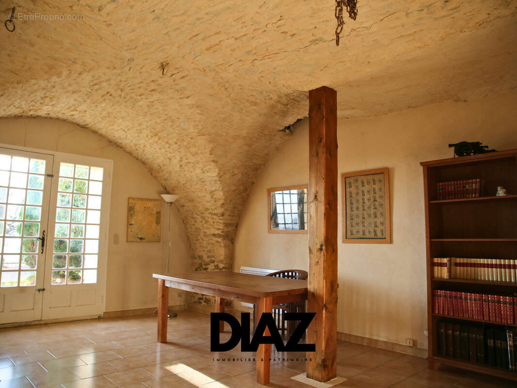 Propriété de caractère avec piscine / Immeuble 9 appartements   613 m2 habitables   Un lieu de vie rare et ins - photo 9