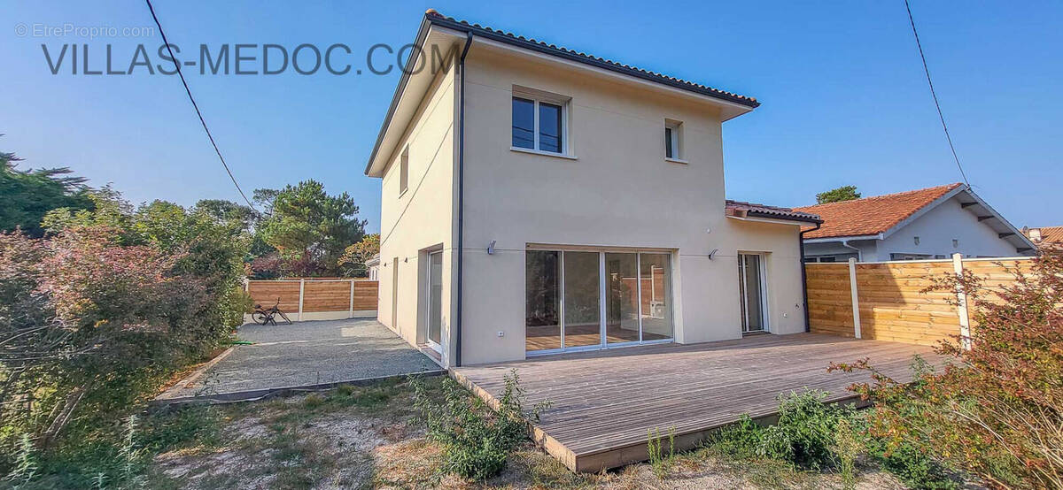 Maison à VENDAYS-MONTALIVET