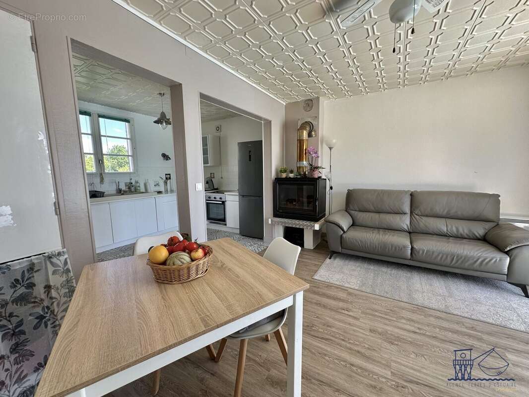 Maison à MORTAGNE-SUR-GIRONDE