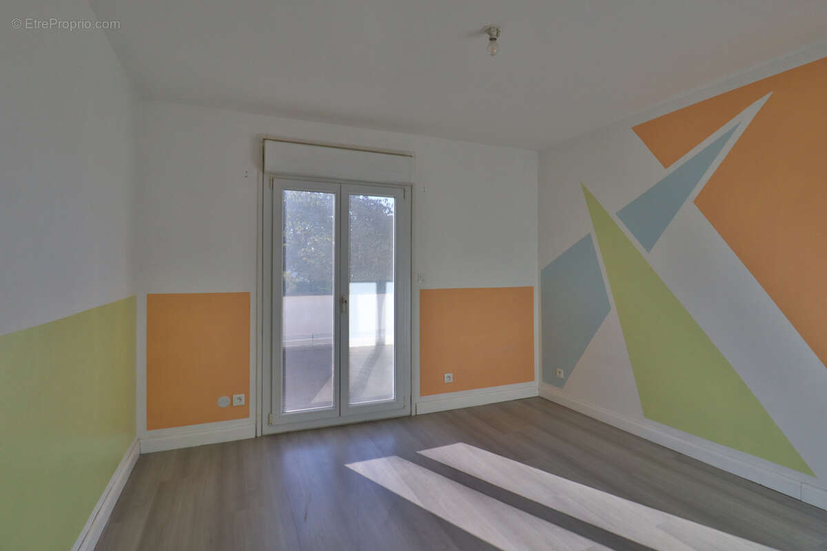 Maison à LA CHAPELLE-SAINT-LUC