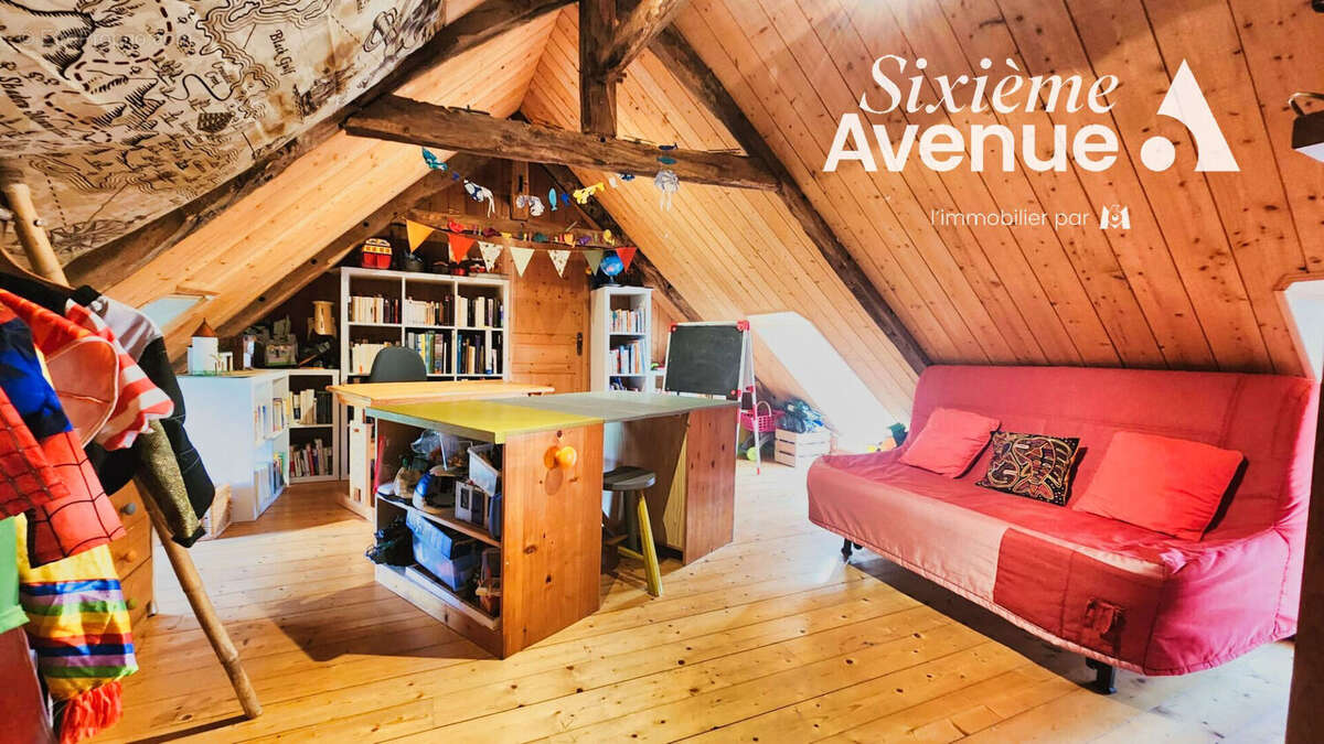 Maison à LANGROLAY-SUR-RANCE