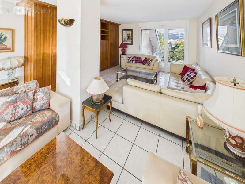 Appartement à AMBILLY